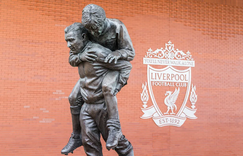 Standbeeld van Bob Paisley buiten Anfield